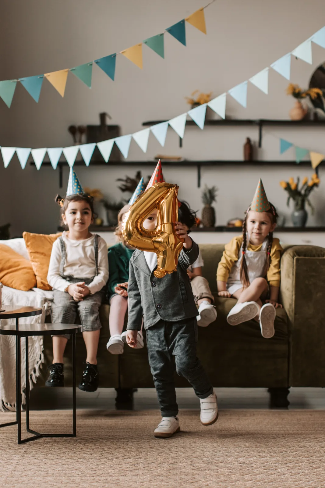 Niños celebrando una fiesta de cumpleaños